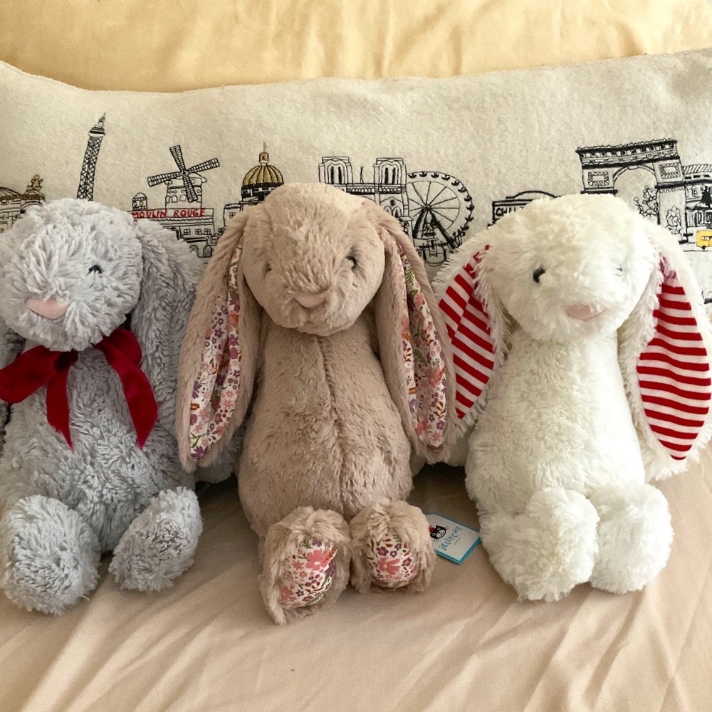 Jellycat Blossom Beige “Petal” NWT Medium Bunny